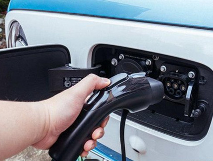 Comparaison des chargeurs embarqués et des bornes de recharge domestiques pour les véhicules à énergies nouvelles